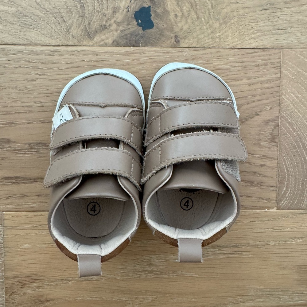 Little Love Bug Shoes Size 4 Chocolate Low Top